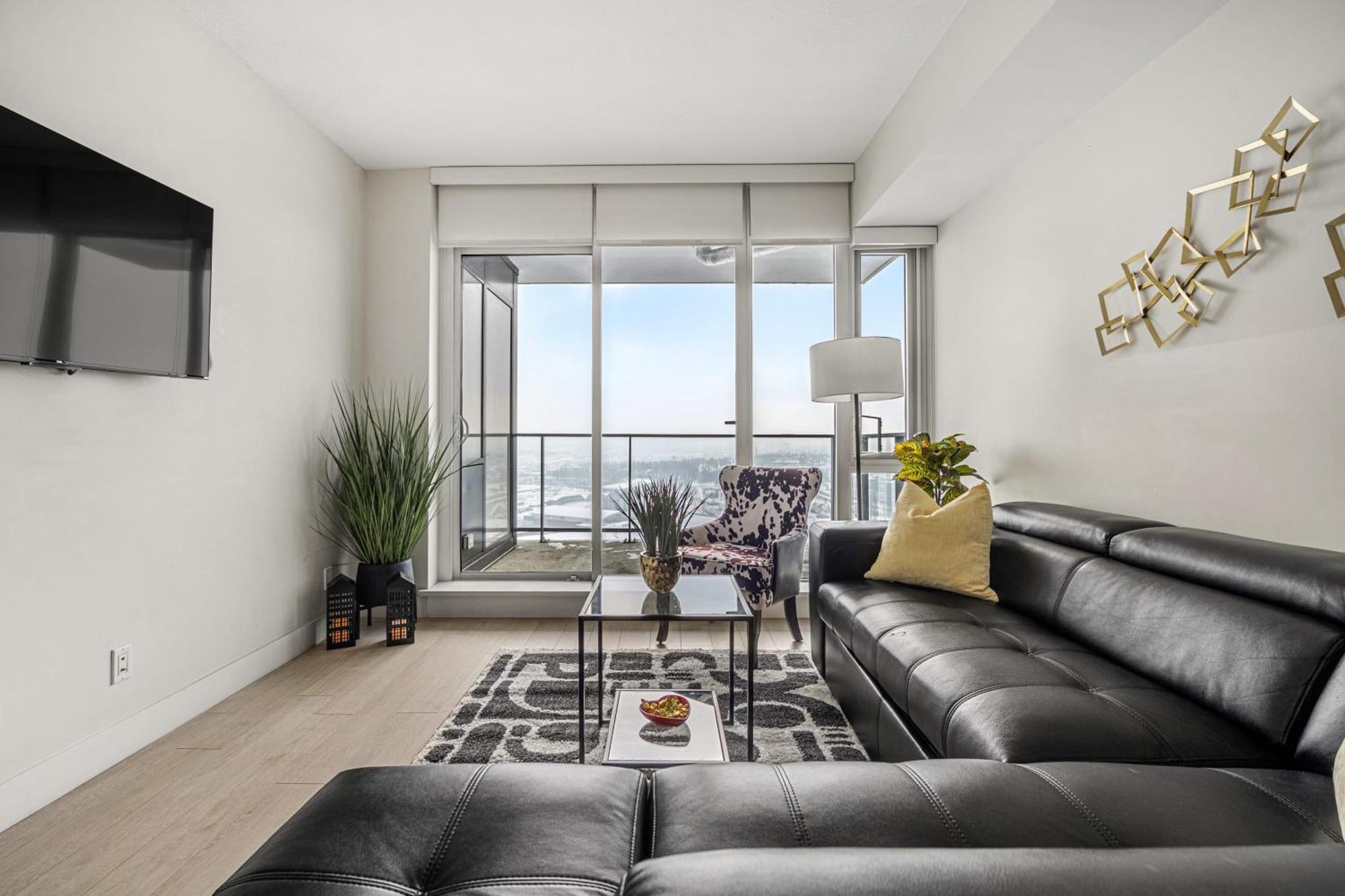 Stunning 34Th Floor Views, Prime Downtown Location - Near Stampede, Casino, Bars! Free Banff Pass, Parking, Wine! Villa Calgary Exterior photo