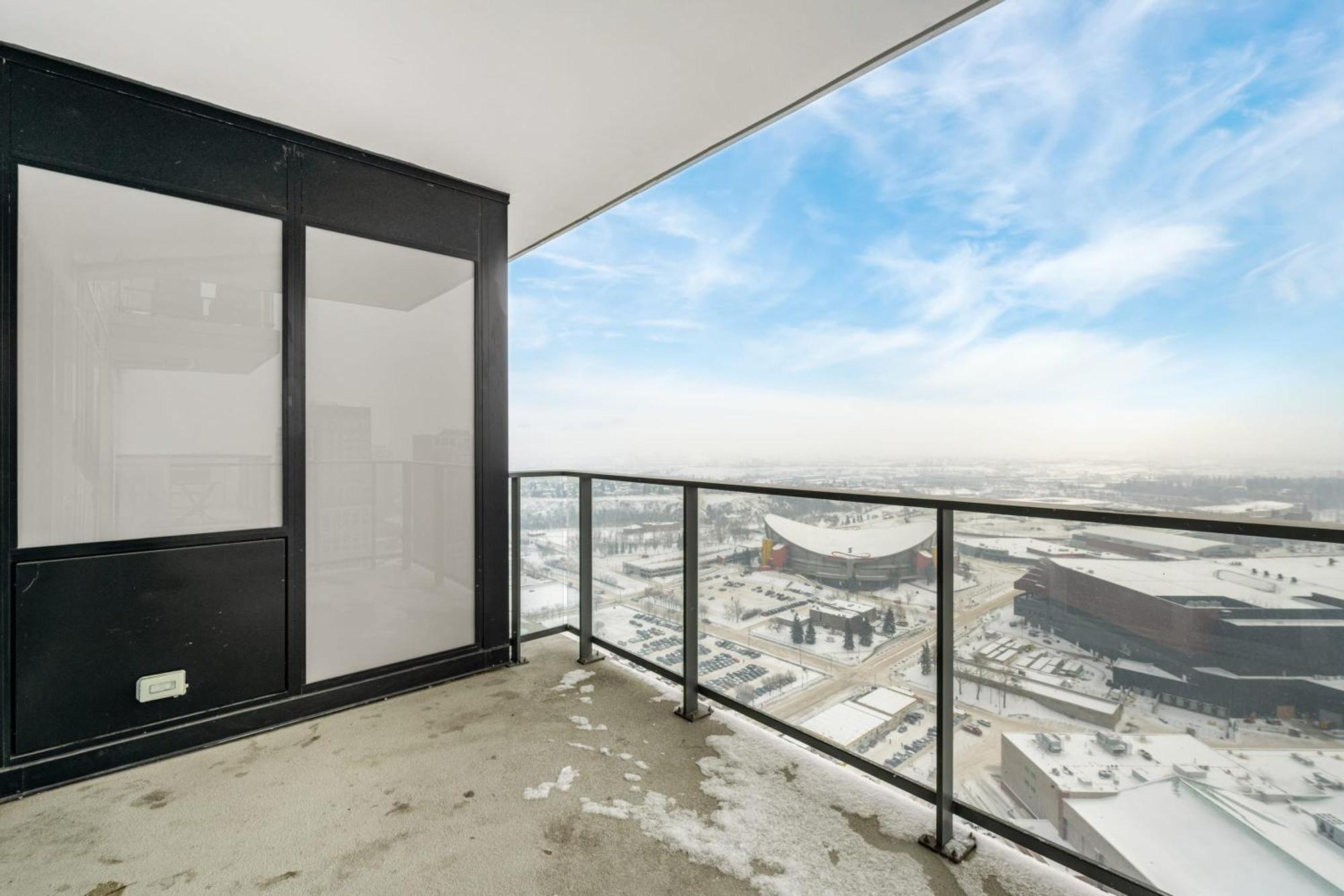 Stunning 34Th Floor Views, Prime Downtown Location - Near Stampede, Casino, Bars! Free Banff Pass, Parking, Wine! Villa Calgary Exterior photo